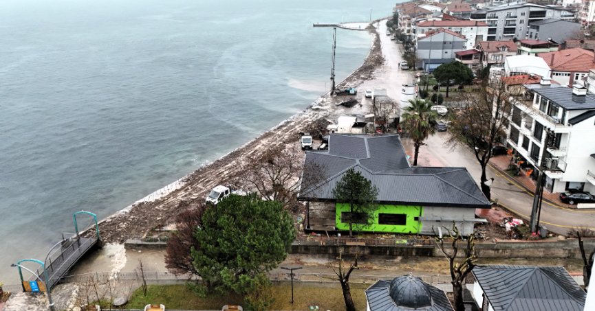 Ulaşlı sahiline dalga kırıcı set