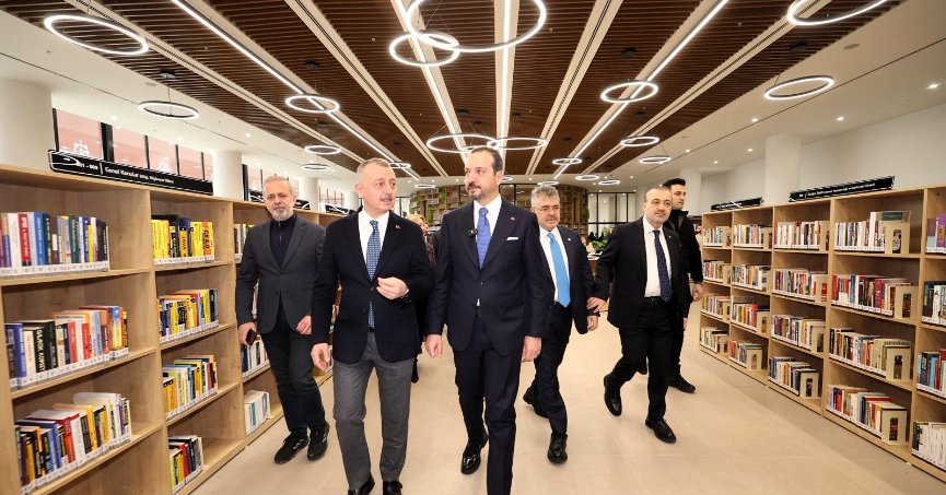 Zorlu’dan Alev Alatlı Kütüphanesi’ne övgü