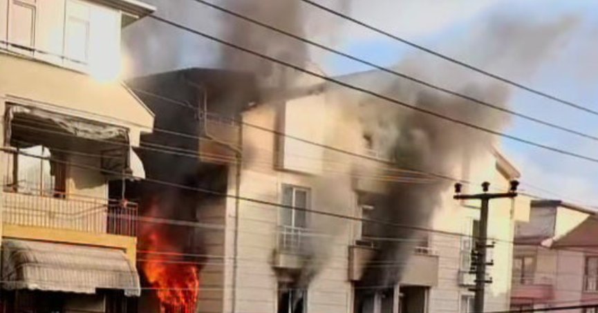 Apartmanın 2. katı alev alev yandı