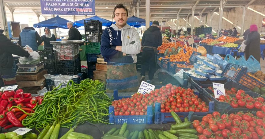 Semt pazarında sera ürünlerinin fiyatı arttı