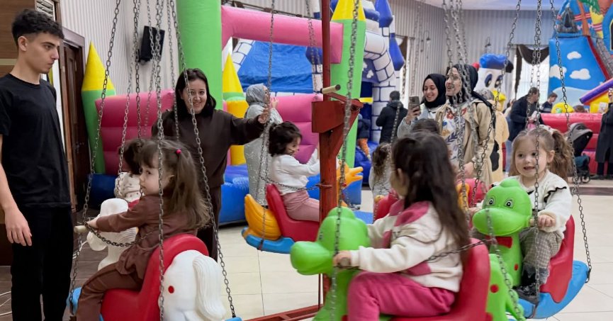 Çocuklar şenlikte doyasıya eğlendi