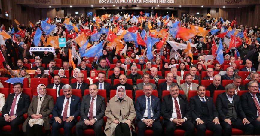 AK Parti’de coşkulu danışma