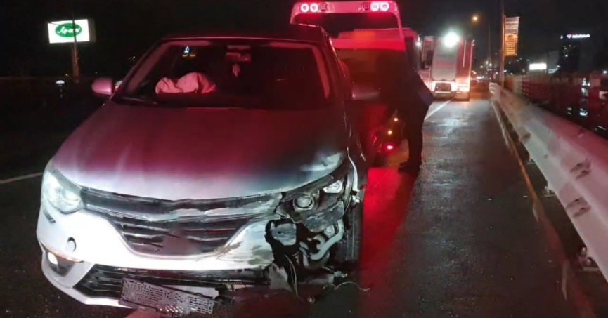 Bariyerlere çarpan otomobilde 1 yaralı