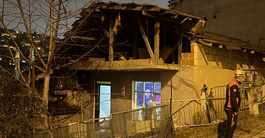 Duvarına kamyonet çarpan evde 1 yaralı