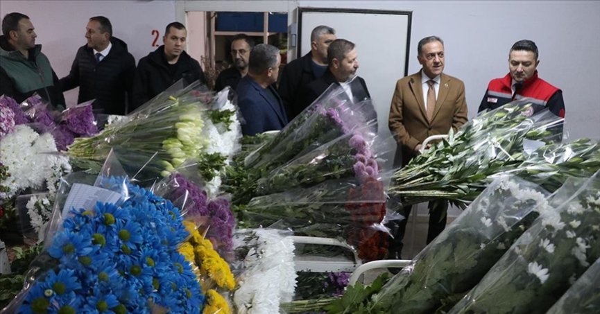 Çiçek mezatında 14 Şubat yoğunluğu