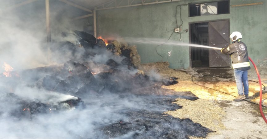 Harada çıkan yangında 70 balya saman yandı