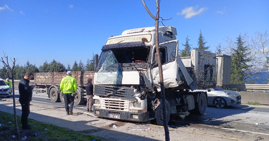 İki tır çarpıştı: 1 yaralı