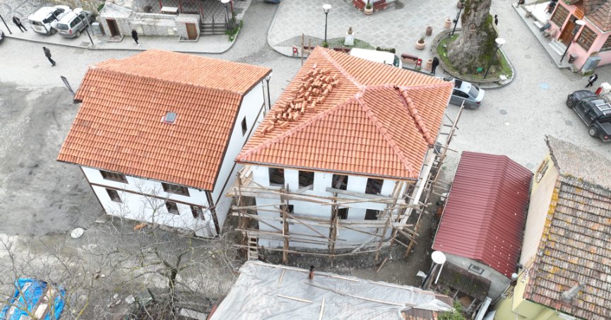 Tarihi yapı gün yüzüne çıkıyor