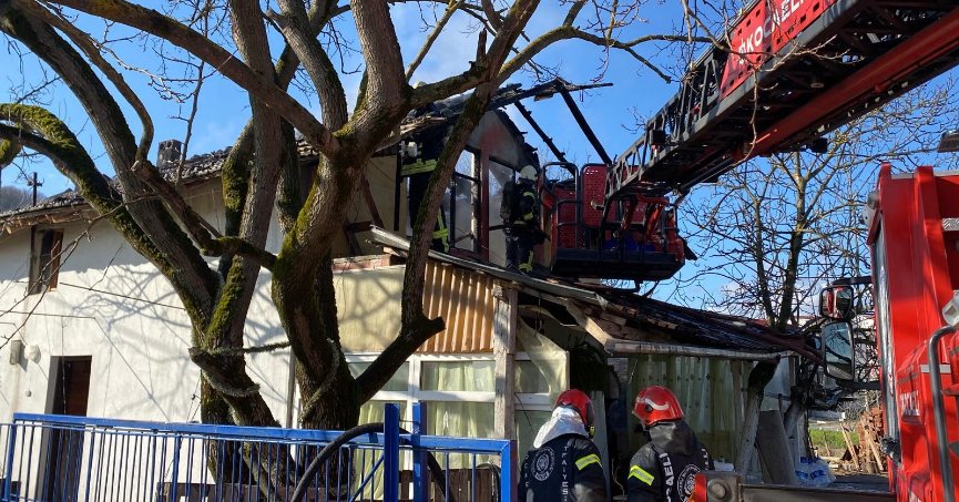 Yangını söndürmeye çalışırken yaralandı