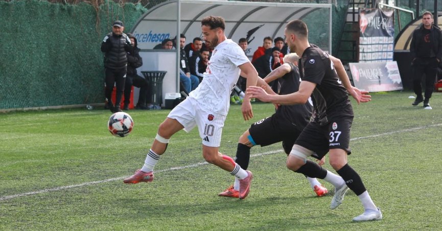 Gölcükspor bir puanla döndü