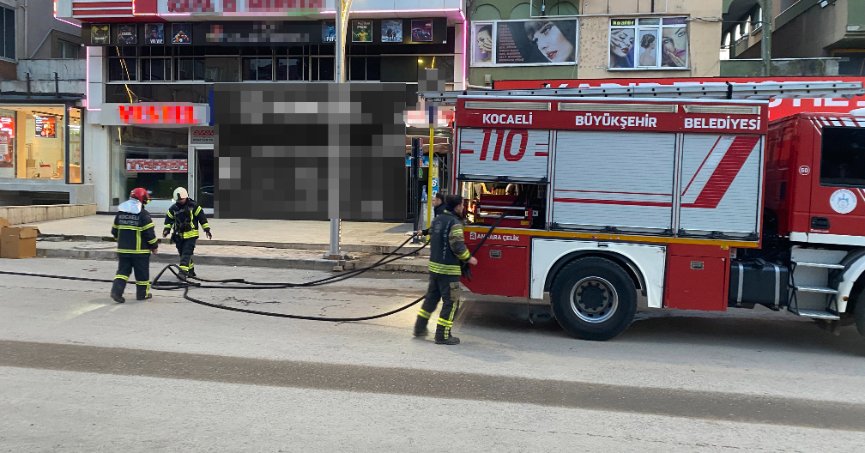 Bilgisayar patladı, ofiste yangın çıktı