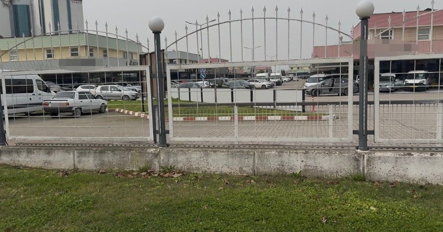 Dükkanına haciz gelen galerici sırra kadem bastı