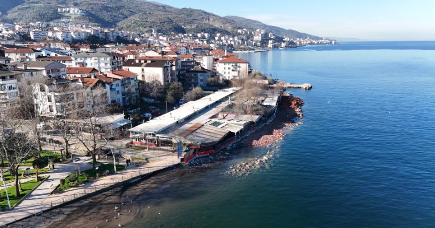 Değirmendere sahiline dalga kırıcı set