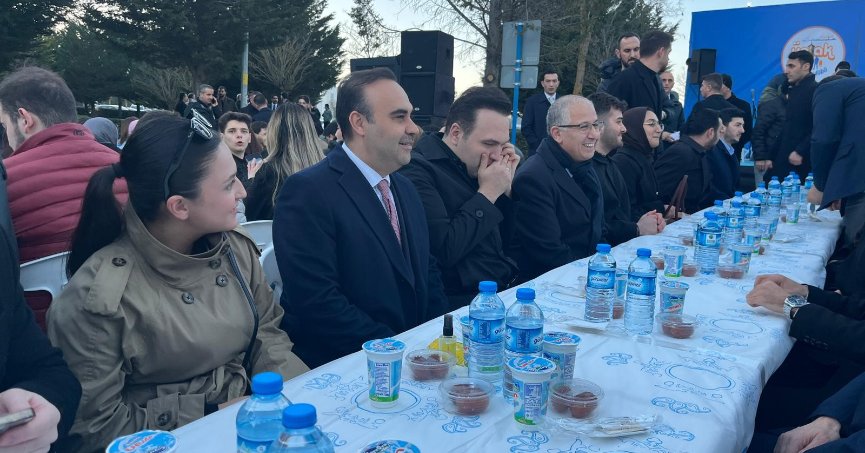 Bakan Kacır, üniversite öğrencileriyle iftarda buluştu