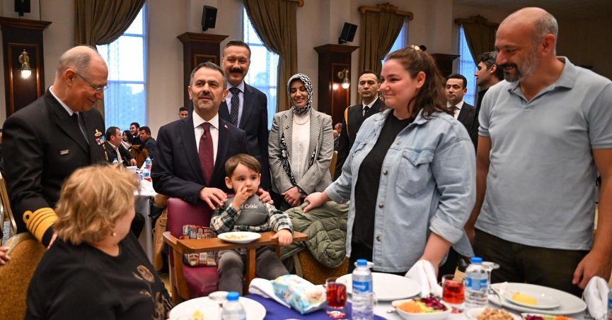 Şehit aileleri ve gazilerle iftar