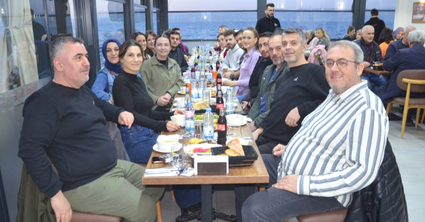 Eczane teknisyenleri, iftar sofrasında buluştu