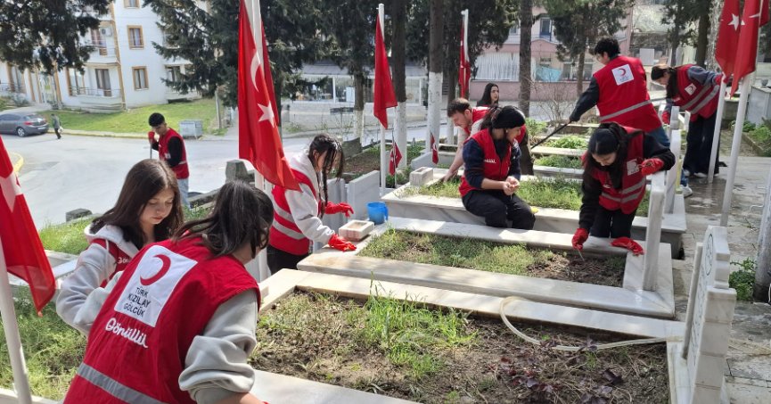 Kızılay Gölcük’ten şehitlerimize vefa