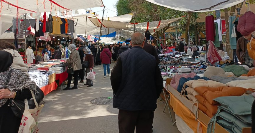 Bayram pazarı ilgiyle karşılandı