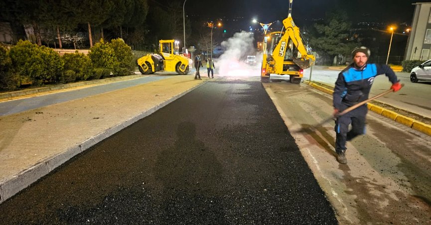 Asfalt mesaisi gece de sürüyor