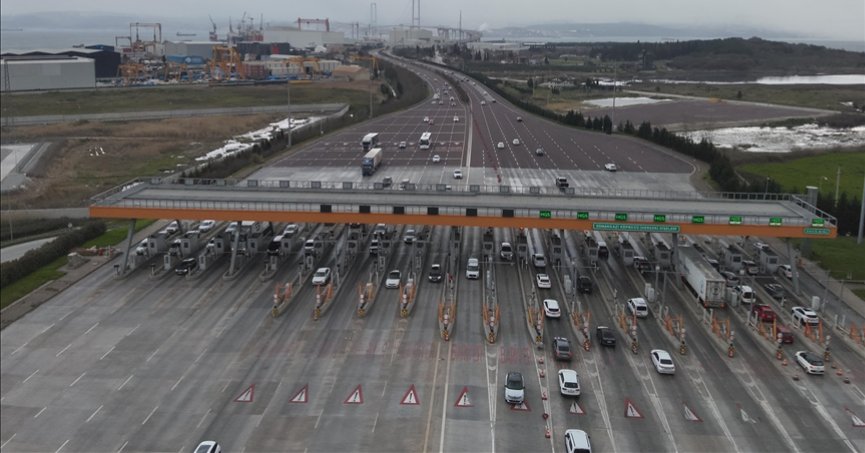 Otoyol ve köprülerden 12,3 milyon araç geçti