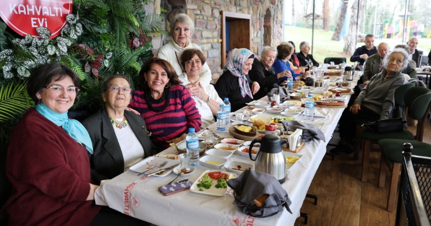 Büyüklerimiz kahvaltı programında buluştu