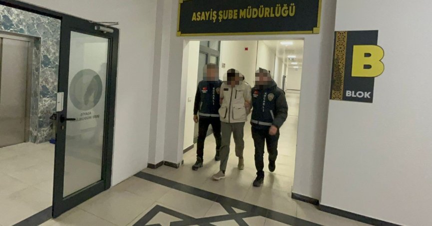 Altın dolu kasayı çalmıştı, yakalandı