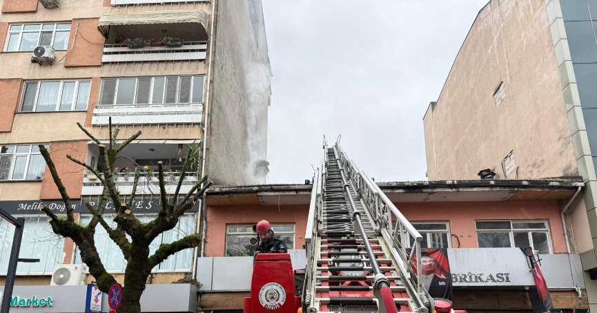 Fırın bacasındaki yangın korkuttu