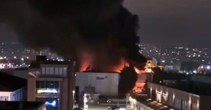 Raf imalatı yapılan fabrikada yangın