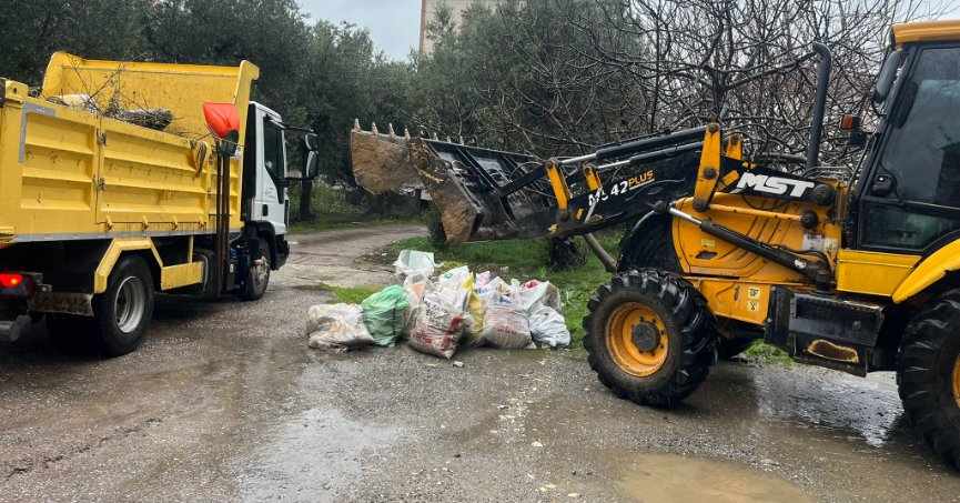 Kaba atıklar toplanmaya devam ediyor