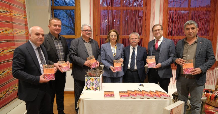 Manavların kültür hafızası kitapta toplandı