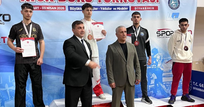 Çayırova’nın altın yumrukları kürsüye çıktı