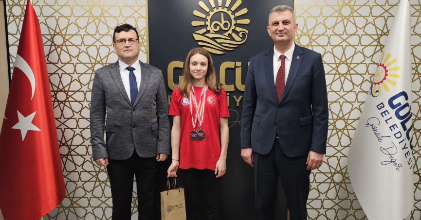 Başkan Sezer, Alara Gökalp’i kutladı