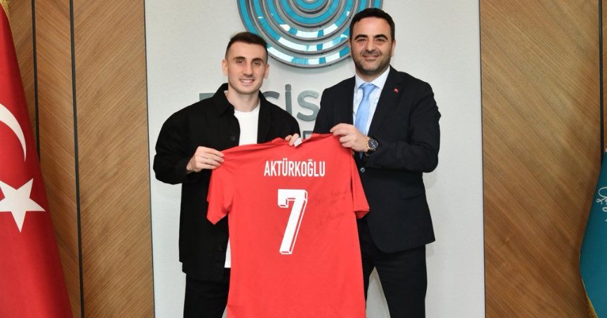 Kerem Aktürkoğlu’ndan Özlü’ye ziyaret