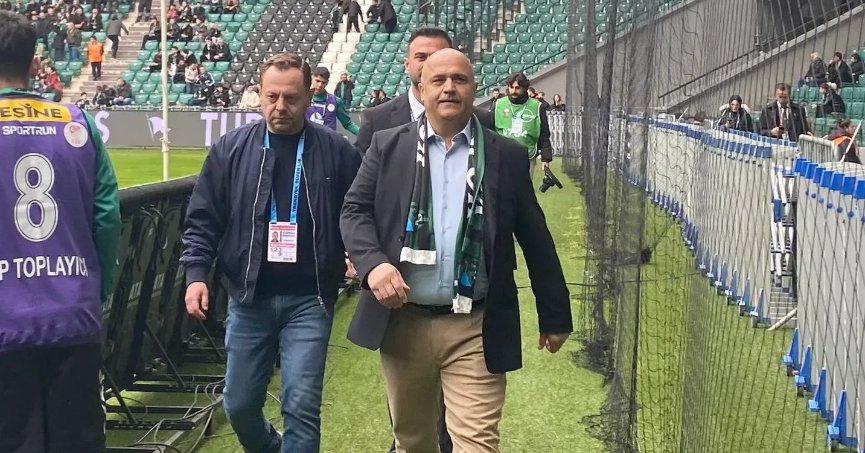 Recep Durul taraftarı selamladı