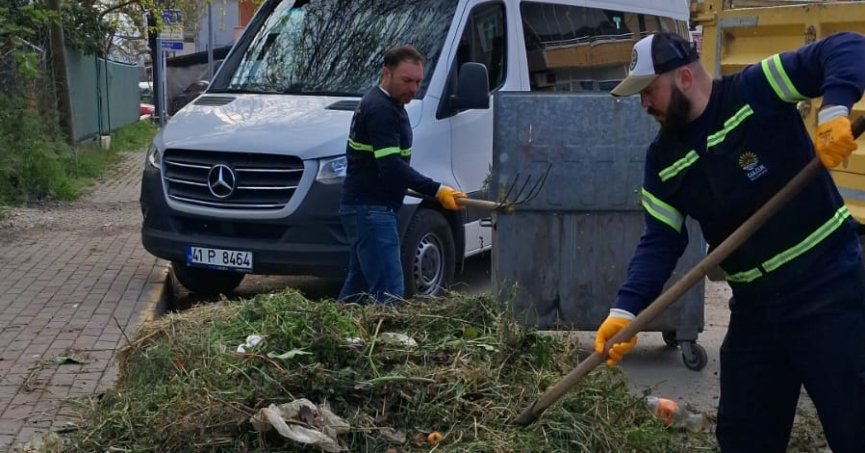 Kaba atık mesaisi sürüyor
