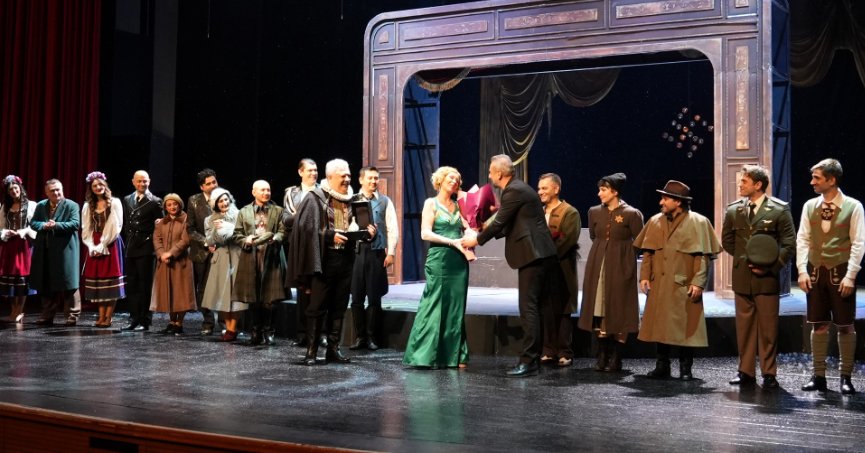 Şehir Tiyatroları, izleyiciyi büyüledi