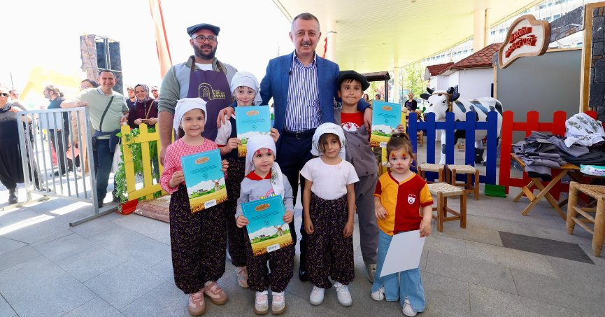 Büyükakın’a çocuklardan sevgi seli