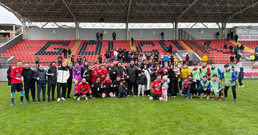 Gölcükspor zirvede tamamladı