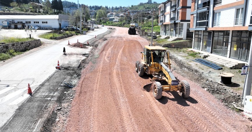 Gelişen ilçeye çift şeritli cadde