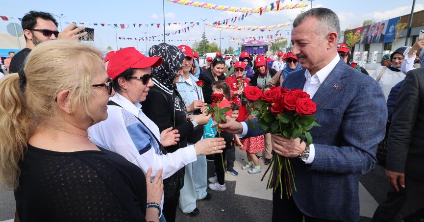 ‘Gerçek mesaj hizmetle verilir’