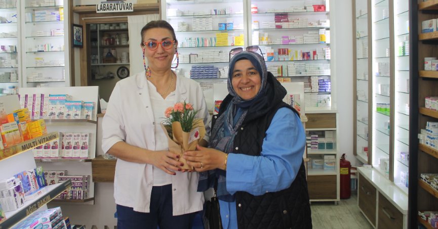 SP’li kadınlar, eczacıları unutmadı
