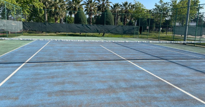 Kavaklı’daki tenis kortlarına bakım talebi