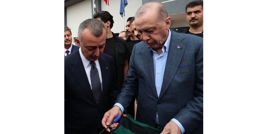 Büyükakın, müze için Erdoğan’a forma imzalattı