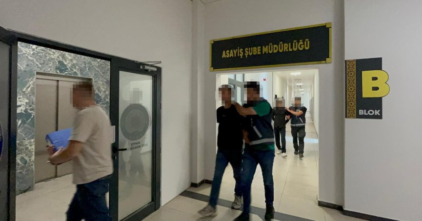 İş yerinden beyaz eşya çalan 2 şüpheli tutuklandı