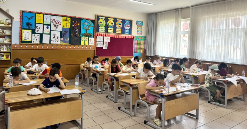  Veliler öğrencilerle sınava girdi