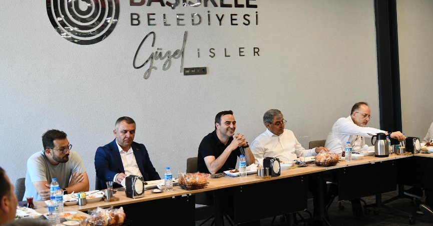 Özlü, esnaflarla  bir araya geldi