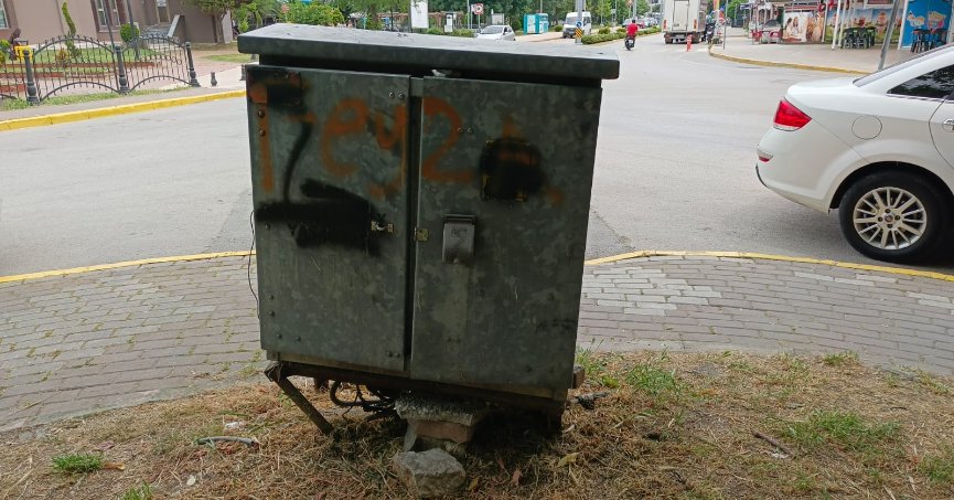 Elektrik kutusu tepki çekiyor