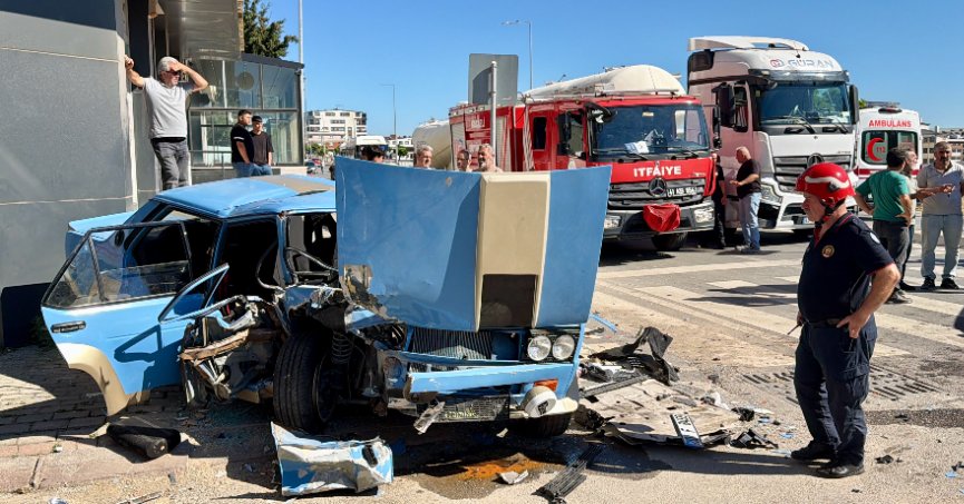 Otomobil ile cip çarpıştı: 3 yaralı