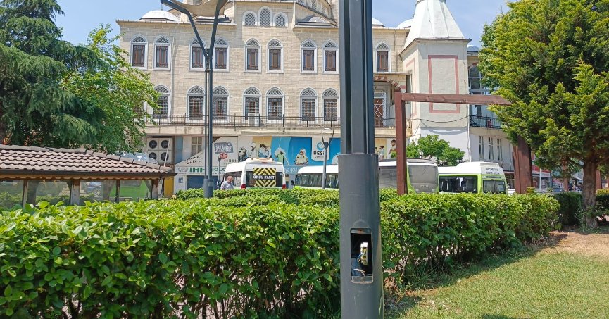 Açık kablolar kapatılmalı