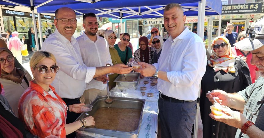 AK Parti Gölcük’ten aşure ikramı